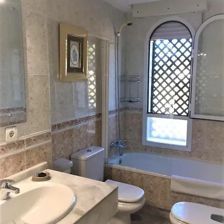 Piso A 10 Minutos Andando De Puerto Banus. Apartment *