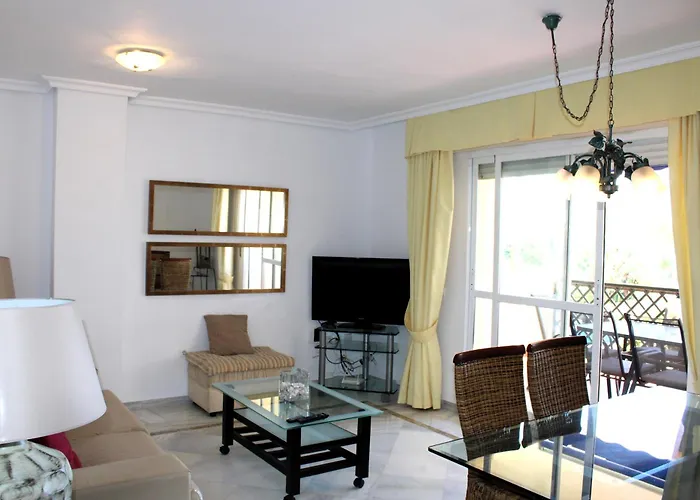 Piso Cerca De Puerto Banus アパート