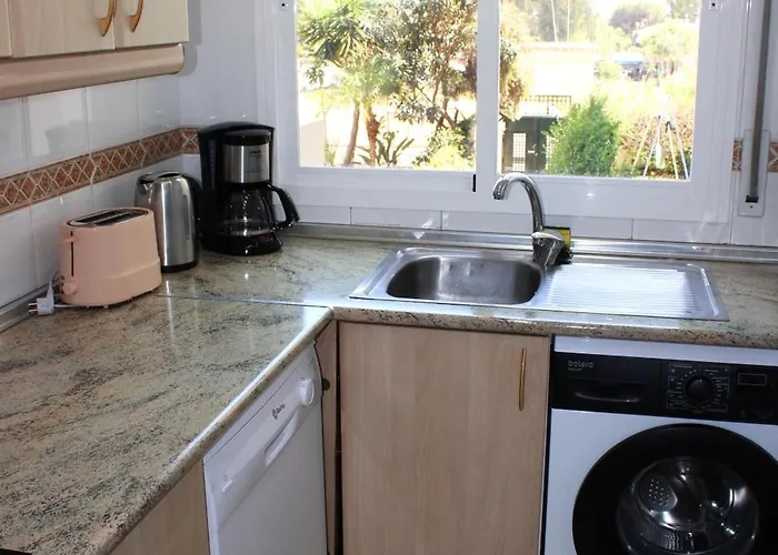 Piso Cerca De Puerto Banus アパート